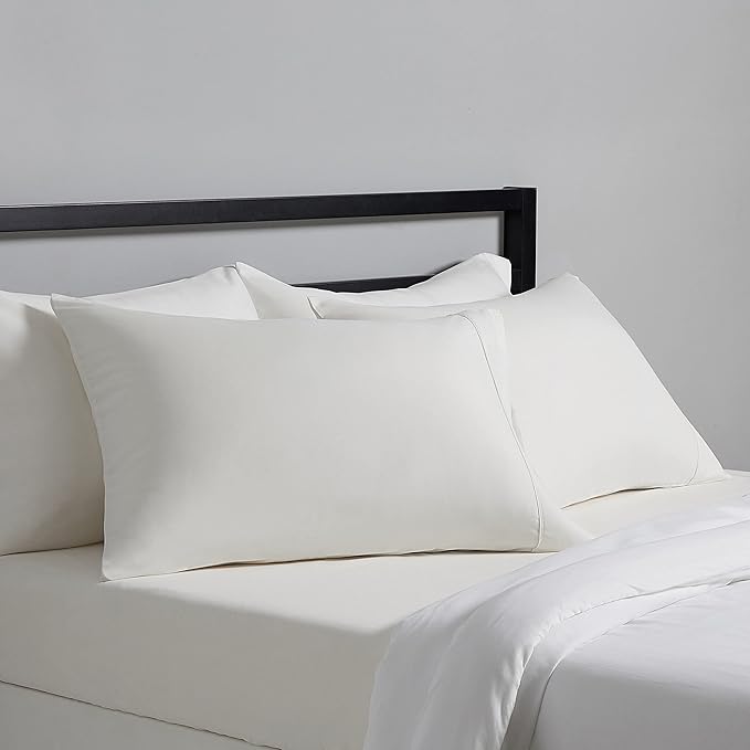 Amazon Basics Standard Pillowcases Set of 2 by AmazonBasics