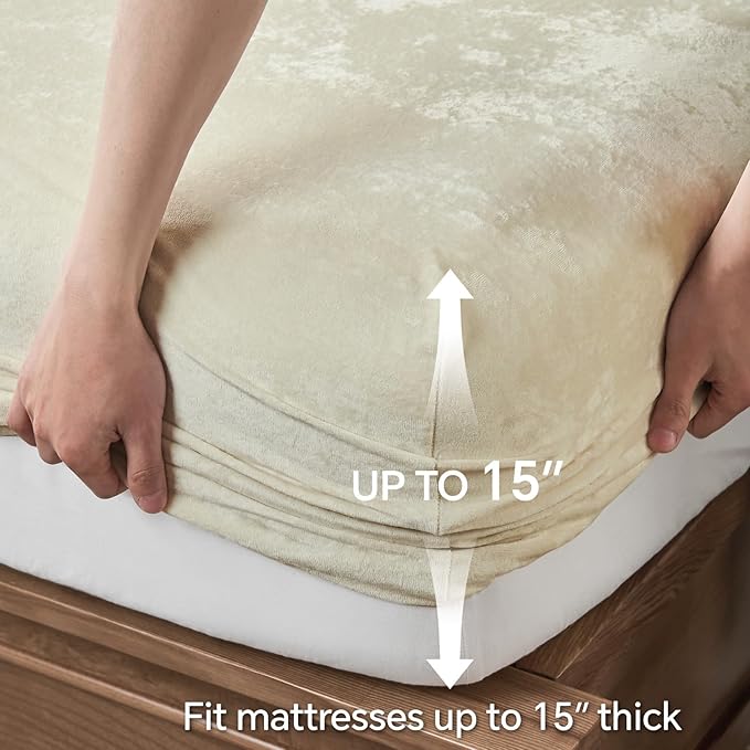 BEDELITE Velvet Fitted Sheet and Pillowcases Set, Luxury Soft Fuzzy Bottom Sheet - Image 5