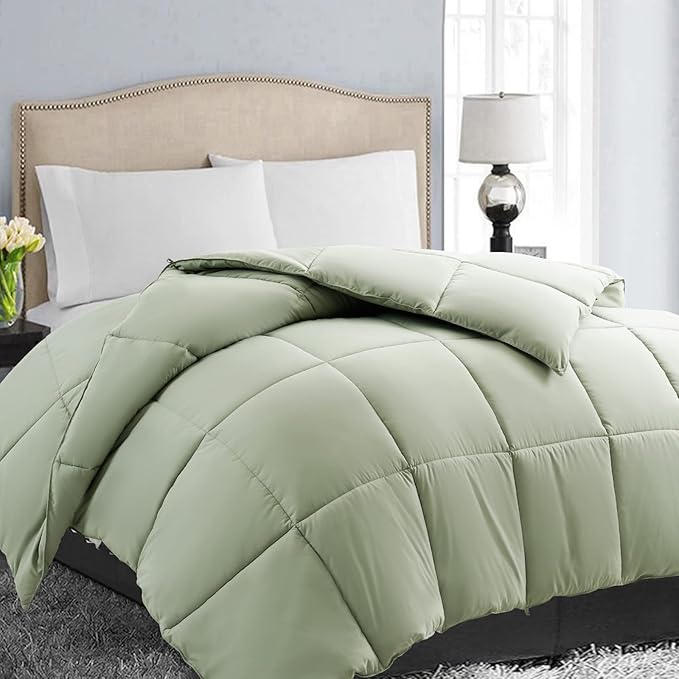 EASELAND Queen Size Down Alternative Comforter by EASELAND