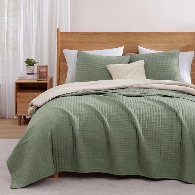 WRENSONGE Queen Quilt-3 Pieces Lightweight Bedspreads Sage Green Queen Size by WRENSONGE