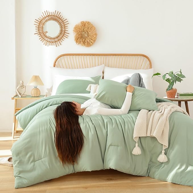 ROSGONIA Queen Comforter Set Sage Green, All Season Lightweight Blanket Quilt - Image 2