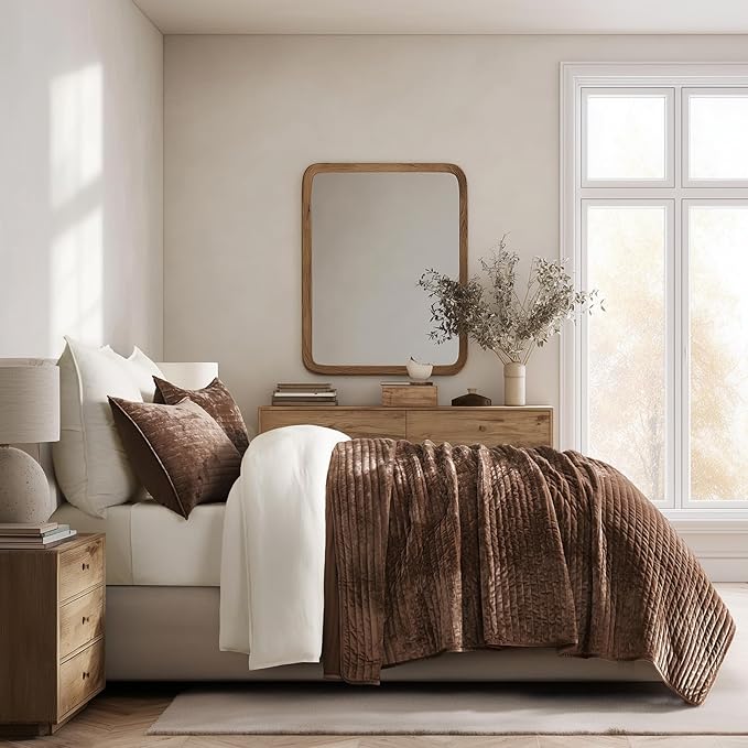 EVERGRACE Velvet Quilt Set California King 118'' x 106'', Luxurious Soft - Image 3