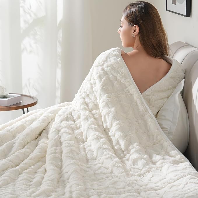 Drewin Weighted Blanket for Adults Queen Size 12 lbs, Soft Fuzzy Jacquard - Image 9