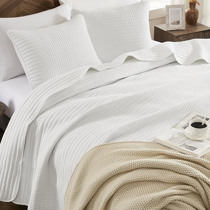 WRENSONGE Twin Quilt-2 Pieces Lightweight Bedspreads White Twin Quilt Bedding - Image 2