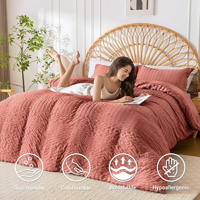 HYMOKEGE Coral Red Duvet Cover King Size, Ultra Soft 3-Piece Seersucker Duvet - Image 2