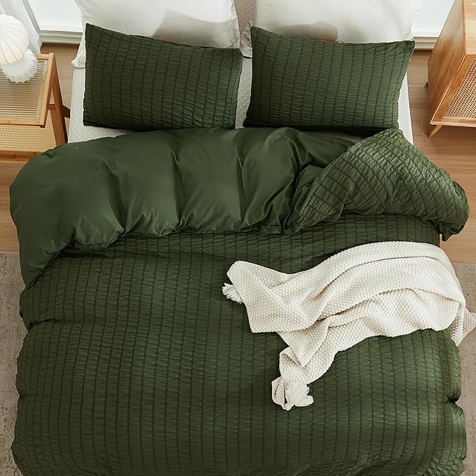 AveLom Dark Olive Green Seersucker Duvet Cover Set Queen, 3 Pieces, Ultra Soft - Image 4