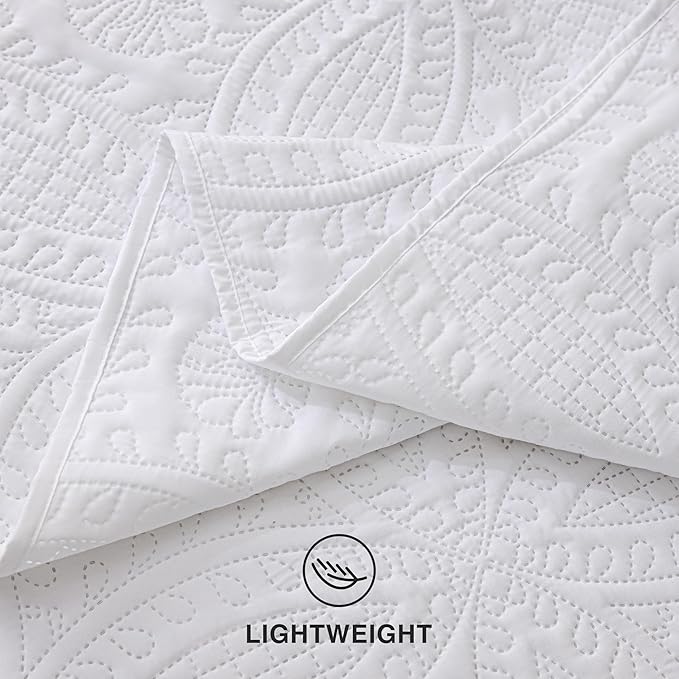 Love's cabin King Quilt Set White, Bed in a Bag King Size Bedding 7 Pieces - Image 9