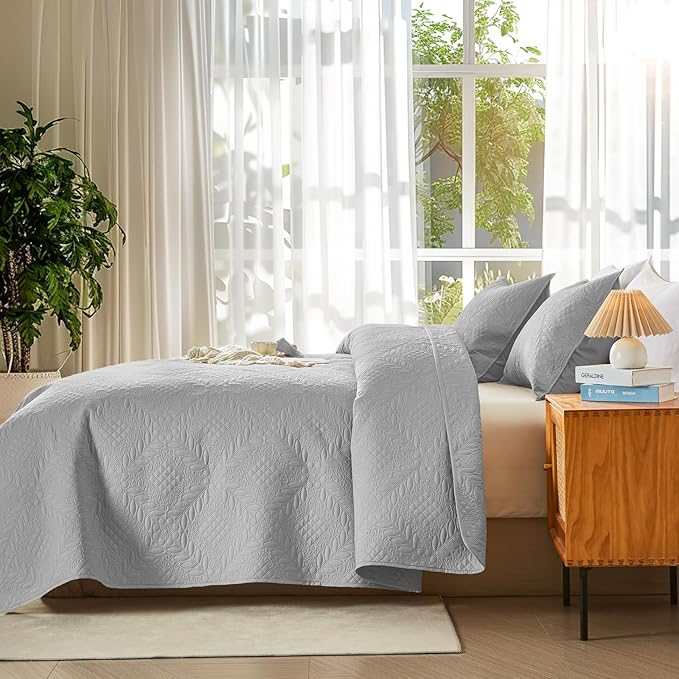 FLYMME Quilt King Size, Lightweight Light Gray Bedspreads, Vintage Olive Leaf - Image 3