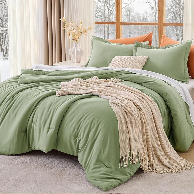 MUXHOMO Green Oversized Queen Comforter Sets, All Season Ultra Soft Down by MUXHOMO