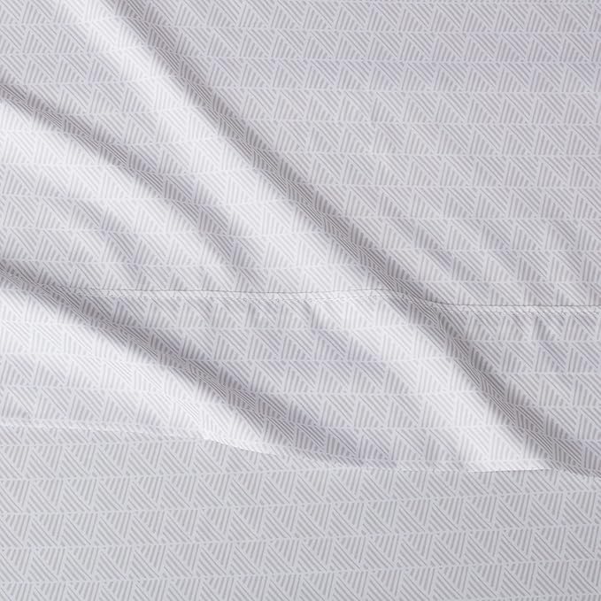 Amazon Basics Lightweight Breathable Super Soft Microfiber 4-Piece Bed Sheet Set - Image 4