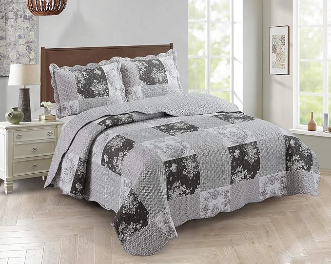 Brilliant Sunshine Grey Toile Floral Patchwork, 3-Piece Quilt Set by BrilliantSunshine
