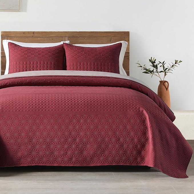 HORIMOTE HOME Burgundy Red Twin Size Quilt Set by HORIMOTEHOME