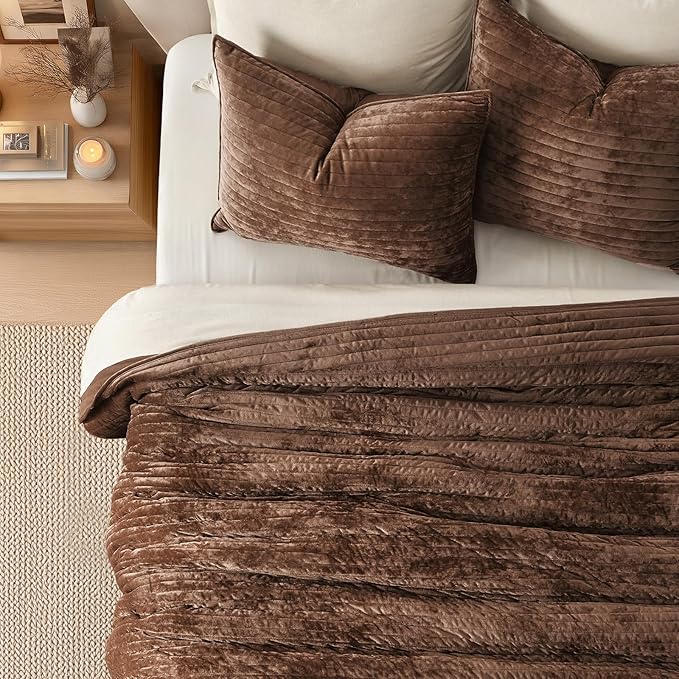 EVERGRACE Velvet Quilt Set California King 118'' x 106'', Luxurious Soft - Image 2