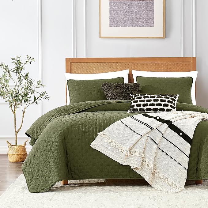 ROARINGWILD Olive Green Cloud Queen Size Quilt Bedding Sets by ROARINGWILD