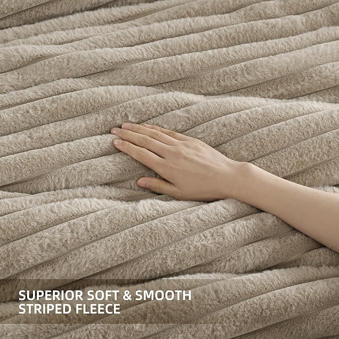 Smoofy Fluffy Queen Size Comforter Set 3 Pieces - Image 5
