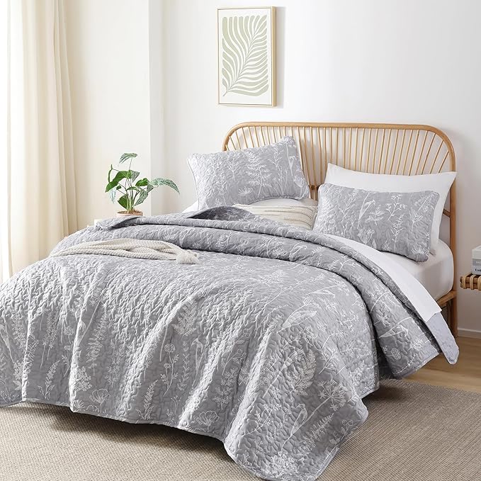 Janzaa Twin Boho Quilt Set by JANZAA