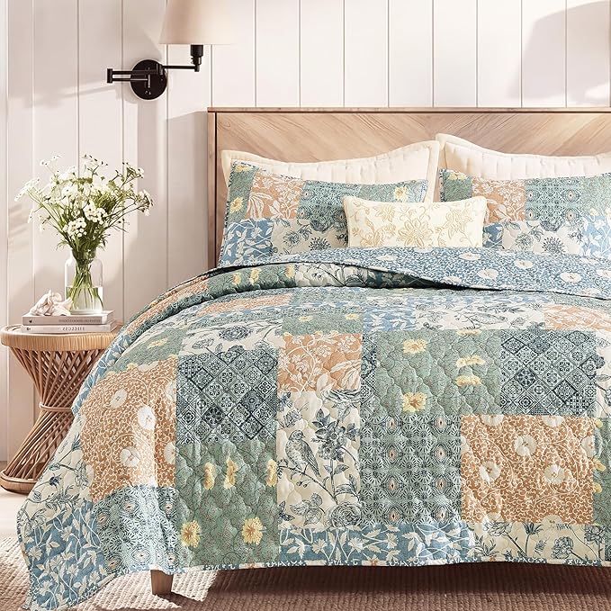 BLOOMHAVEN Quilt Set Queen Size, Patchwork Green Floral Quilt Sets, Reversible by BLOOMHAVEN