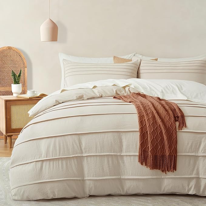 Oli Anderson Light Khaki Duvet Cover King Size by OliAnderson
