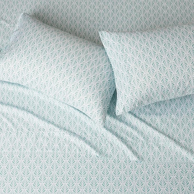 Amazon Basics Lightweight Breathable Wrinkle Resistant Microfiber 4-Piece Bed - Image 3